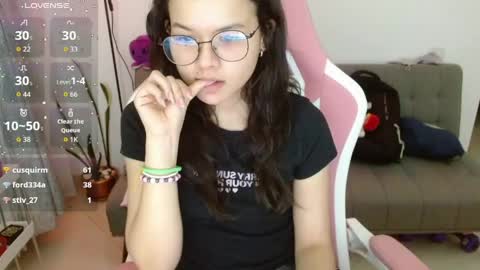 Snapshot of azu_chan chatting on April 21, 2026, 1:42 am Azu online show from April 21, 2026, 1:42 am