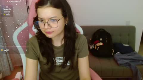 Snapshot of azu_chan chatting on April 23, 2026, 1:18 am Azu online show from April 23, 2026, 1:18 am