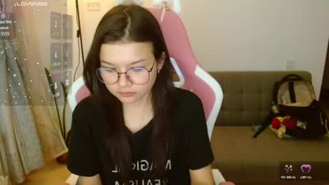 Snapshot of azu_chan chatting on July 2, 2026, 11:33 pm Azu online show from July 2, 2026, 11:33 pm