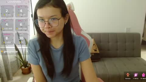 Snapshot of azu_chan chatting on July 4, 2026, 2:12 pm Azu online show from July 4, 2026, 2:12 pm