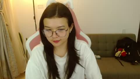 Snapshot of azu_chan chatting on July 9, 2026, 12:15 am Azu online show from July 9, 2026, 12:15 am