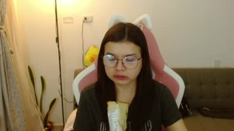 Snapshot of azu_chan chatting on July 12, 2026, 1:29 am Azu online show from July 12, 2026, 1:29 am
