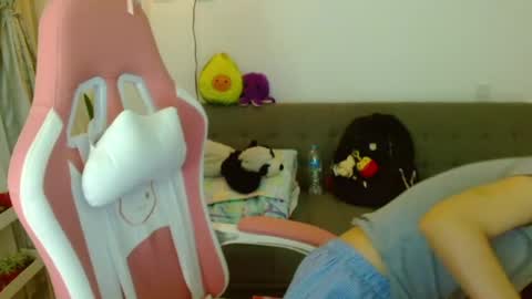 Snapshot of azu_chan chatting on July 21, 2026, 12:02 am Azu online show from July 21, 2026, 12:02 am