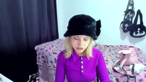 Azu Moure online show from November 23, 2025, 1:05 am