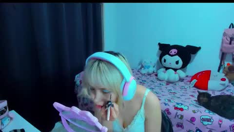 Snapshot of azu_moure chatting on February 14, 2026, 3:47 am Azu Moure online show from February 14, 2026, 3:47 am