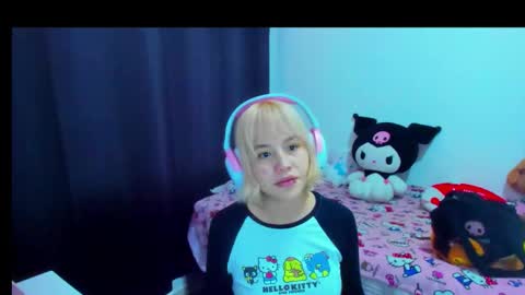 Snapshot of azu_moure chatting on February 22, 2026, 5:33 pm Azu Moure online show from February 22, 2026, 5:33 pm