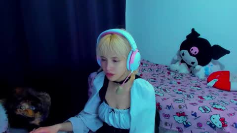 Snapshot of azu_moure chatting on February 27, 2026, 2:33 am Azu Moure online show from February 27, 2026, 2:33 am