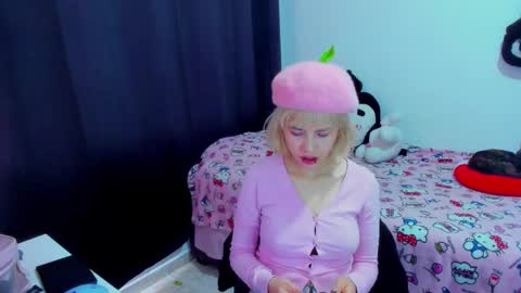 Snapshot of azu_moure chatting on February 28, 2026, 5:25 pm Azu Moure online show from February 28, 2026, 5:25 pm