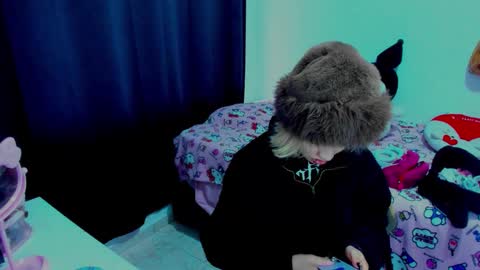 Snapshot of azu_moure chatting on March 5, 2026, 8:16 pm Azu Moure online show from March 5, 2026, 8:16 pm