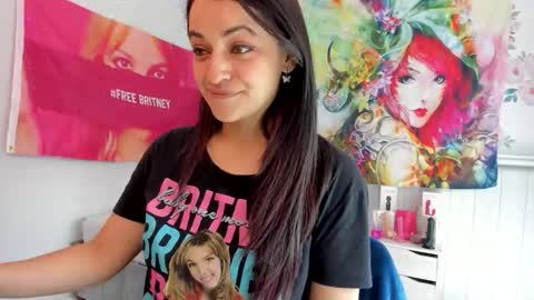 Azucena R online show from November 10, 2025, 3:11 pm