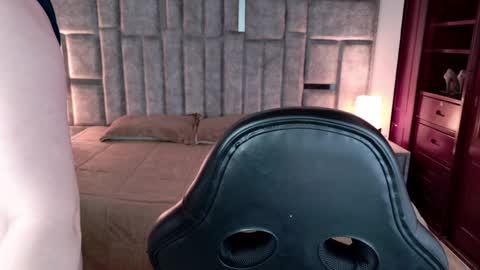 Azul online show from April 8, 2026, 12:27 pm