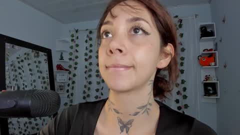 Snapshot of azumi_saan chatting on December 20, 2025, 2:40 am azumi saan online show from December 20, 2025, 2:40 am