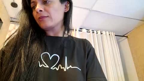 Snapshot of azura_lion chatting on April 25, 2026, 6:27 am azura lion online show from April 25, 2026, 6:27 am
