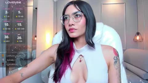 Azura online show from November 20, 2025, 8:52 pm