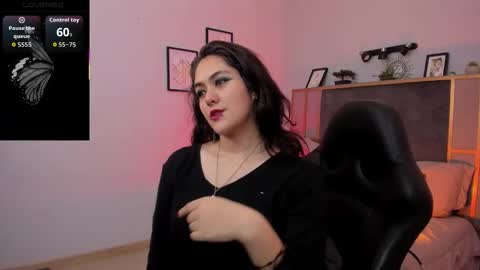 Azurra  online show from November 3, 2025, 8:32 pm