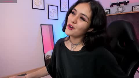 Azurra  online show from December 17, 2025, 9:10 pm