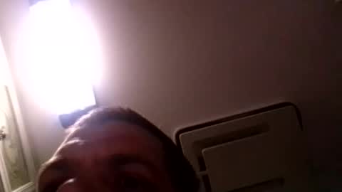 Snapshot of azza42086 chatting on February 23, 2026, 2:47 pm azza42086 online show from February 23, 2026, 2:47 pm