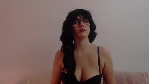 Snapshot of b3cky_ chatting on December 18, 2024, 9:25 am Rebecca online show from December 18, 2024, 9:25 am
