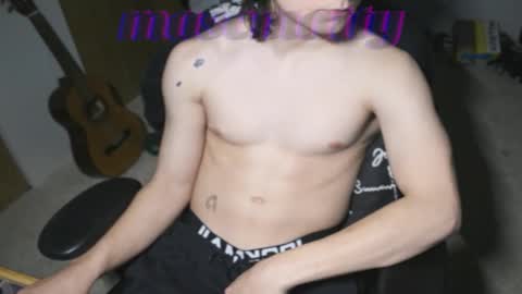 b4nnysturntoo online show from December 15, 2025, 7:45 am