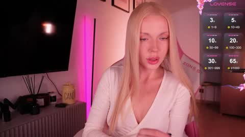 Bonnie  online show from November 9, 2025, 2:26 pm