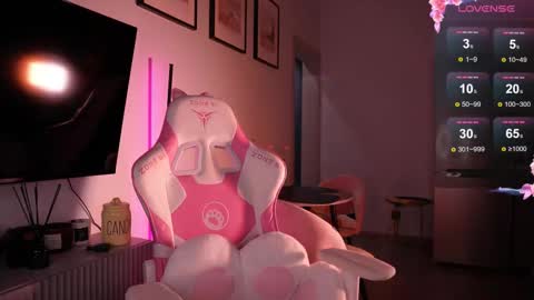 Bonnie  online show from November 10, 2025, 1:10 pm