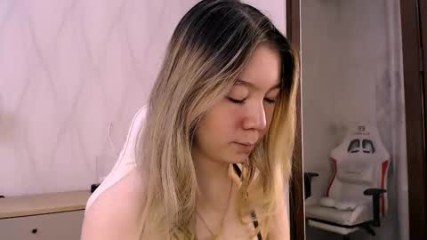 Snapshot of babby_rabbit_ chatting on November 12, 2025, 2:39 pm Cute Raby online show from November 12, 2025, 2:39 pm