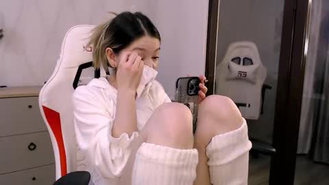 Snapshot of babby_rabbit_ chatting on November 18, 2025, 1:04 pm Cute Raby online show from November 18, 2025, 1:04 pm