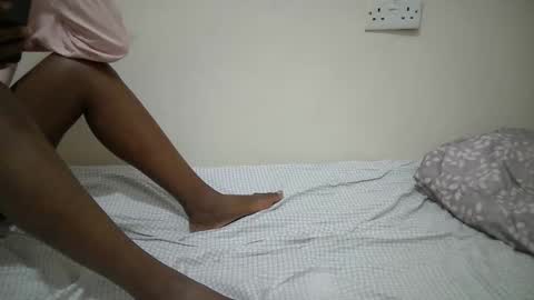 Shee online show from December 2, 2025, 6:30 am