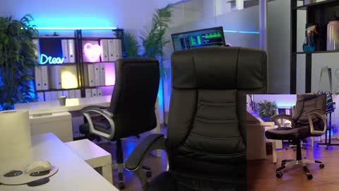 Olivia and Lexi online show from February 9, 2026, 5:44 am