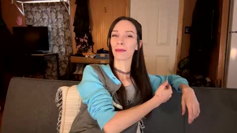 Fern Browning online show from December 9, 2024, 2:06 pm