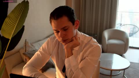 Luna and Medina online show from February 13, 2026, 1:51 pm