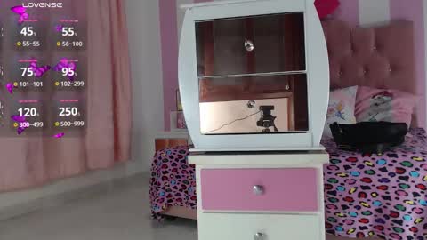 zaleya online show from November 10, 2025, 1:04 am