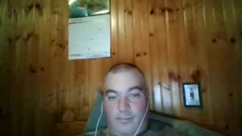 Snapshot of babybaby83 chatting on December 4, 2024, 10:19 pm Darren online show from December 4, 2024, 10:19 pm