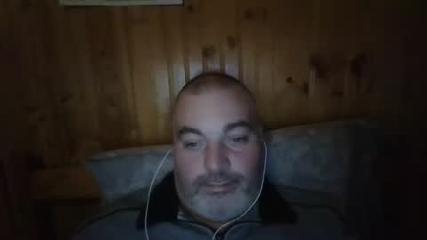 Snapshot of babybaby83 chatting on December 17, 2025, 11:33 pm Darren online show from December 17, 2025, 11:33 pm