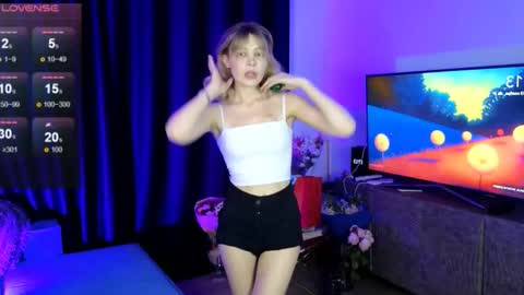 Snapshot of babydi_ chatting on November 15, 2025, 2:13 pm hiii honey im Diana 3 online show from November 15, 2025, 2:13 pm