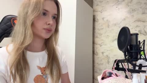 Snapshot of backstage_couple chatting on July 18, 2026, 6:28 am backstage_couple online show from July 18, 2026, 6:28 am