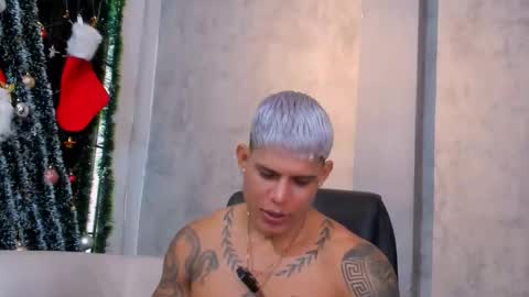 Snapshot of bad_boytoh chatting on December 15, 2025, 2:10 pm bad_boytoh online show from December 15, 2025, 2:10 pm