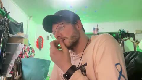 Snapshot of baddaddy215 chatting on December 31, 2024, 4:14 pm baddaddy215 online show from December 31, 2024, 4:14 pm