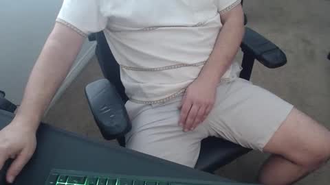 Snapshot of baddaddy77 chatting on January 6, 2026, 5:49 pm baddaddy77 online show from January 6, 2026, 5:49 pm