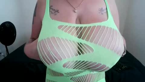 Kiki online show from April 13, 2026, 3:28 pm