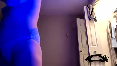 Snapshot of badgirlsclub1029 chatting on January 13, 2026, 4:29 am badgirlsclub1029 online show from January 13, 2026, 4:29 am