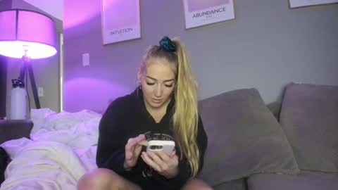 Jade online show from October 29, 2025, 2:03 am