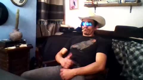 Snapshot of badhombremx chatting on January 8, 2026, 7:38 pm Mexican livin Off the Wall online show from January 8, 2026, 7:38 pm