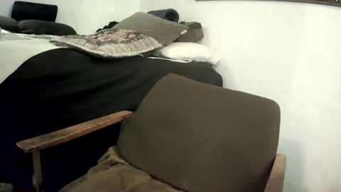 Snapshot of badhombremx chatting on February 3, 2026, 5:16 am Mexican livin Off the Wall online show from February 3, 2026, 5:16 am