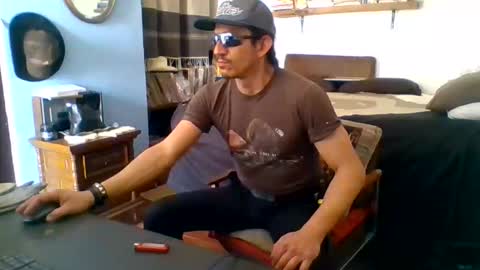 Snapshot of badhombremx chatting on February 8, 2026, 9:07 pm Mexican livin Off the Wall online show from February 8, 2026, 9:07 pm