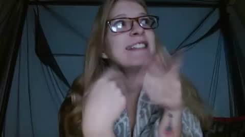 Snapshot of baeblondie chatting on November 19, 2025, 11:21 am baeblondie online show from November 19, 2025, 11:21 am