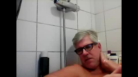 Snapshot of baggelina75 chatting on December 5, 2024, 6:00 pm baggelina75 online show from December 5, 2024, 6:00 pm