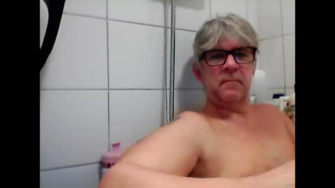 Snapshot of baggelina75 chatting on February 21, 2025, 3:10 pm baggelina75 online show from February 21, 2025, 3:10 pm
