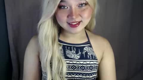 april online show from October 19, 2025, 10:32 pm