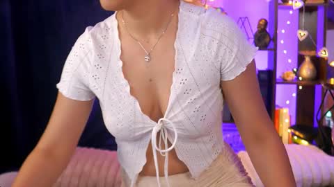Snapshot of bailey_evans chatting on September 17, 2025, 1:18 am Bailey online show from September 17, 2025, 1:18 am